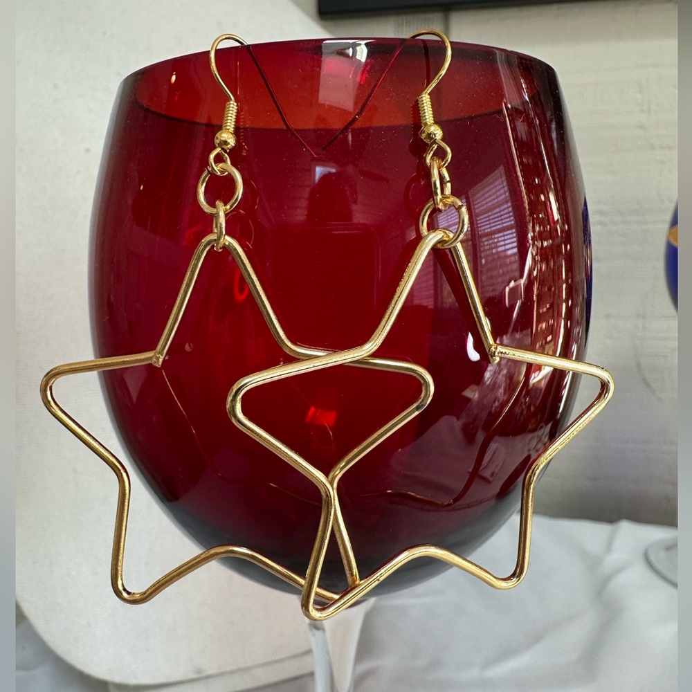 Goldtone wire star earrings